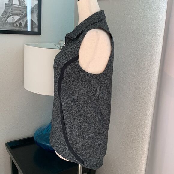 Under Armor sleeveless zip up black vest sz xs like new - Picture 5 of 11